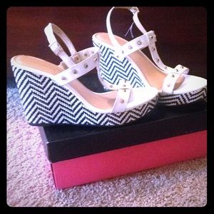 Black and white Wedges